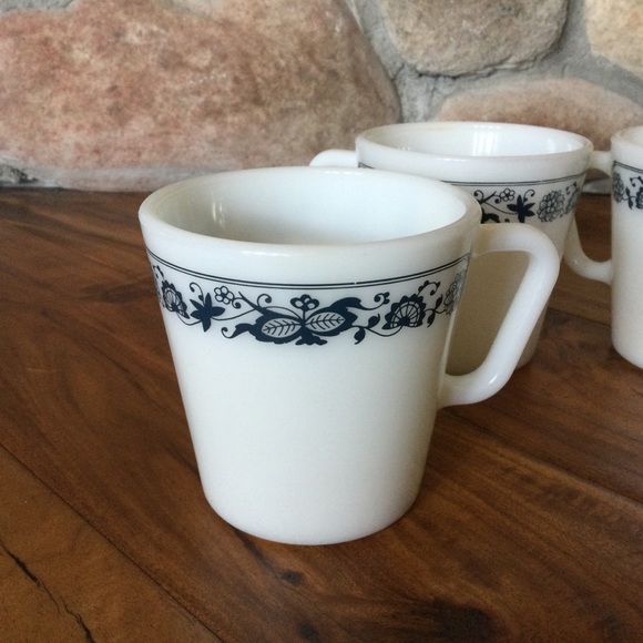 Vintage Pyrex Old Town Blue Onion Cups Set of 3 - Picture 2 of 7